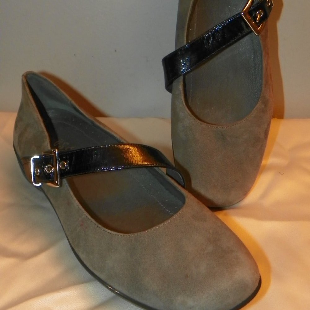 NEW ASGI Ladies' Mary Janes Sz 9 M